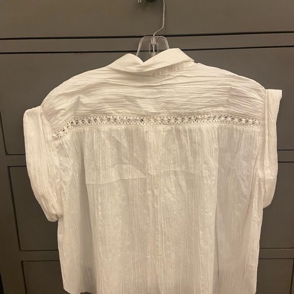 White Urban Outfitters collared short-sleeve top, small - Picture 2 of 3
